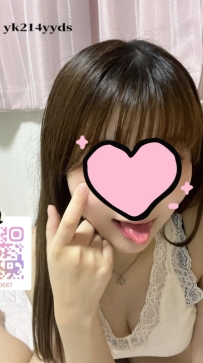 🍓『 花凜 160cm.Ecup.22歲』· 活潑系鄰家女孩，笑容甜美又開朗！ · 喜歡戀人風親密