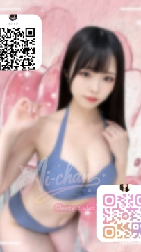 超可愛的美甲師 身上沒什麼贅肉~ 超棒的纖細四肢 很輕鬆就能抱起來